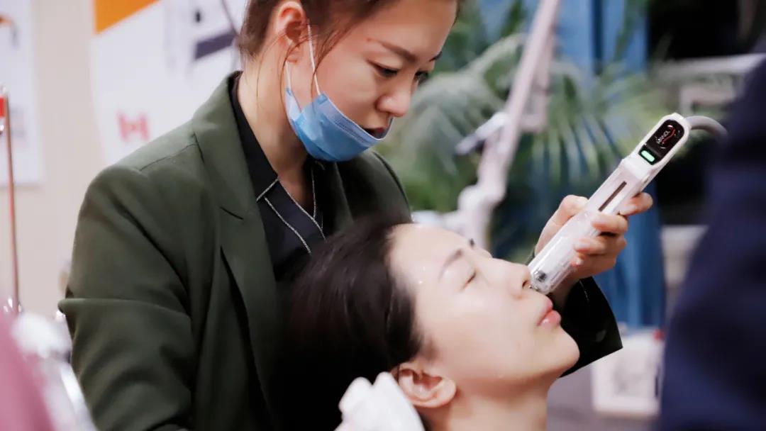 飛嘉第七屆內部高端培訓會 砥礪前行，綻放未來——聚焦美容儀器設備銷售新篇章